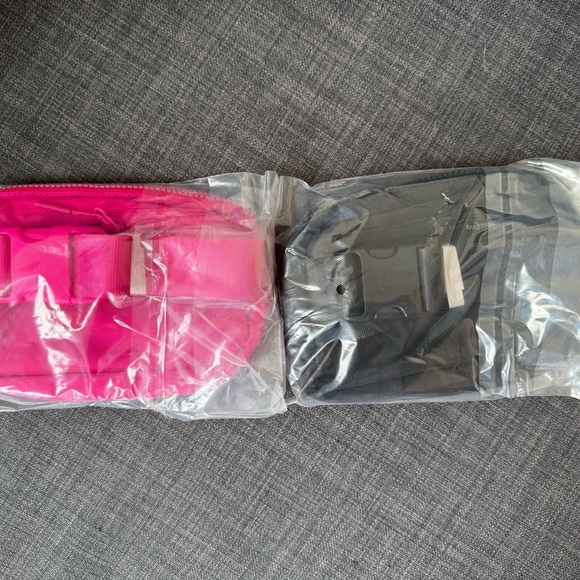 BUNDLE - Lululemon Everywhere Belt Bags (2 Bags) - Picture 3 of 6